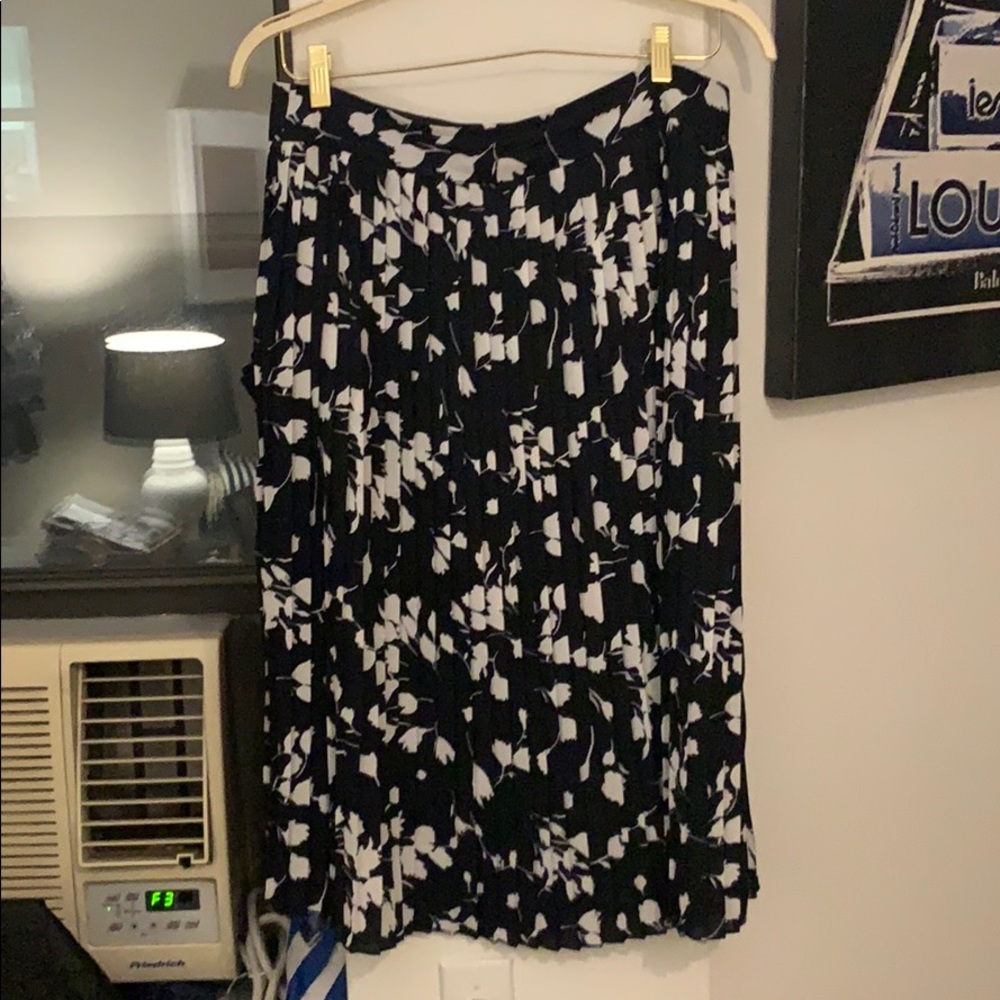 Pleated navy and white patterned skirt